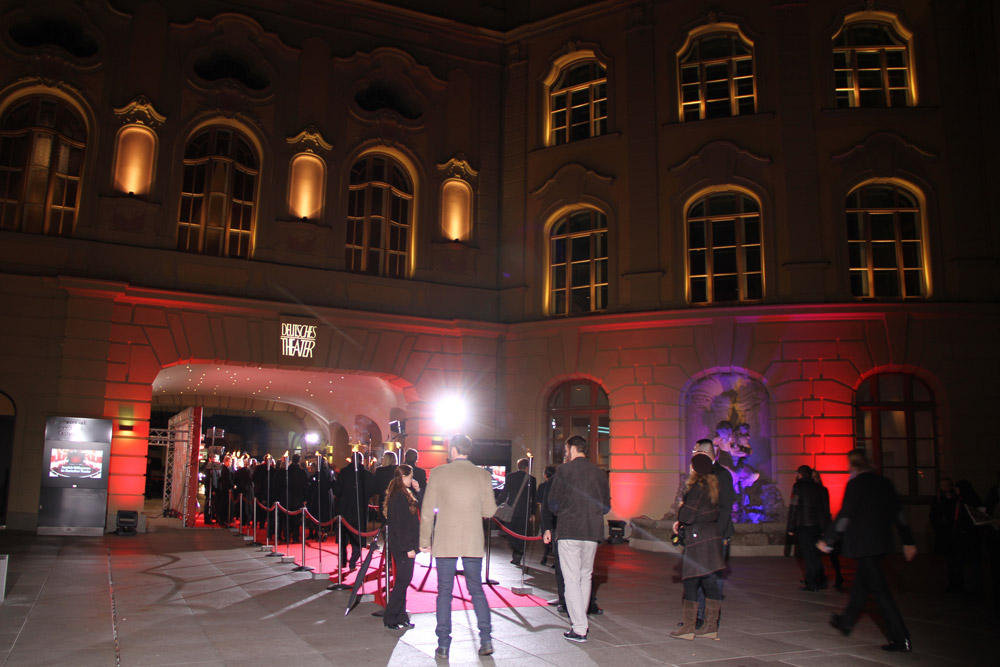 Innenhof DeutschesTheaterMuenchen RoterTeppich1